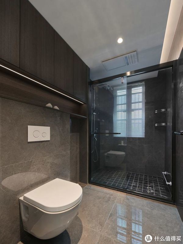 背景墙|南京夫妻129㎡的家,坚持全屋打满柜子,效果不是一般的大气实用