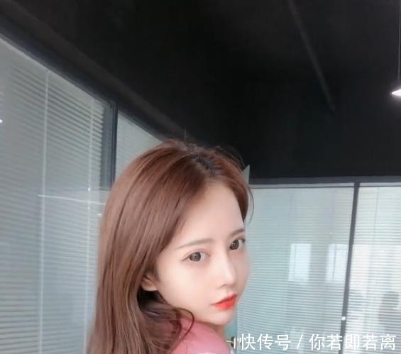 这件粉色包臀裙真显气质!