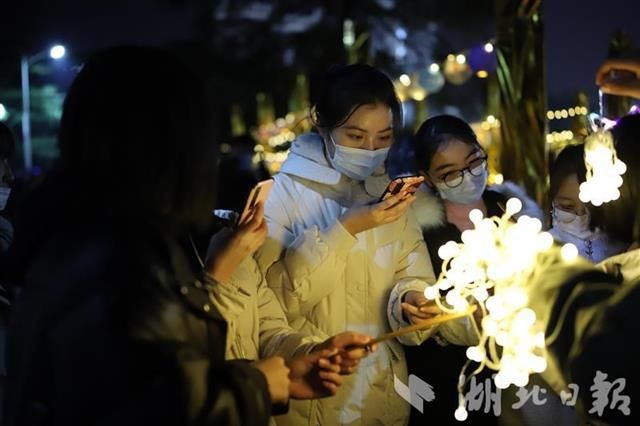  冬至|地大学生制作1300余盏花灯迎冬至