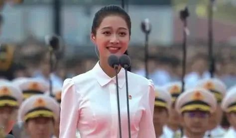 字迹&“最美领诵员”冯琳硬笔书法曝光,沉静沉稳,开阔果敢,笔笔惊艳