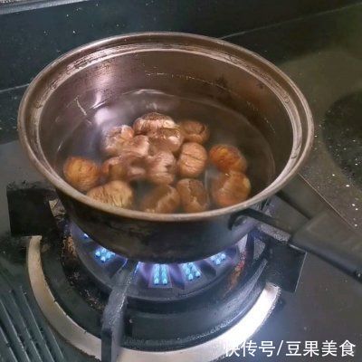 板栗闷鸡中午刚做完,晚上又想吃了