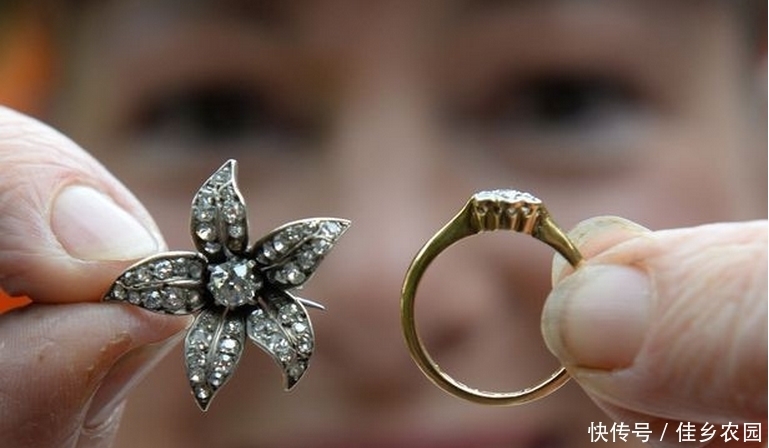 惊喜|夫妻十年前花42块钱买下破椅,没想到居然有这么大的惊喜