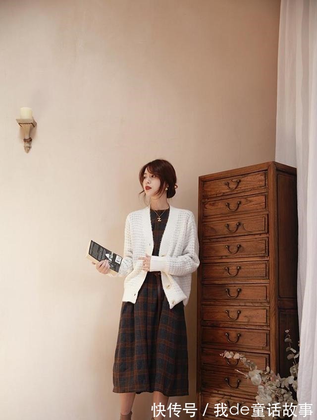 穿搭 谁说格子裙太普通,这样穿精致又优雅,韵味十足!