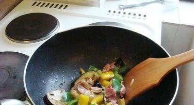 很多中老年人每天只吃两餐，是不健康的生活方式