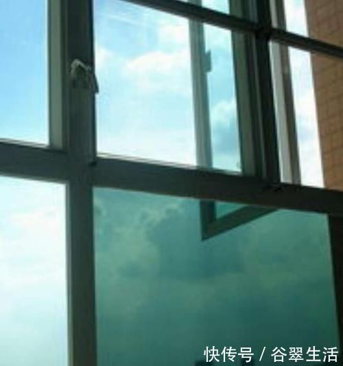 人家|越来越多人家里不装窗帘了，如今都流行这样做，太聪明了