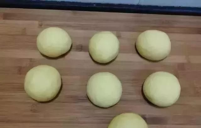 面粉|一碗玉米面，三个鸡蛋，不用烤，不用炸，蓬松柔软，比面包还好吃