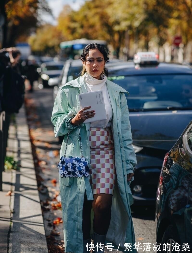 冬天 今年流行的腋下包冬天也能背,配毛衣大衣都好看,时髦还实用