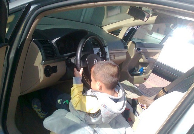 虎妈猫爸|20岁女孩电梯里“做这事”被曝光,父母没脸见人,网友:真不要脸