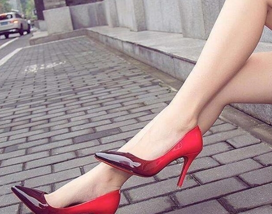 一字高跟凉鞋,清凉舒爽自由,打造低调优雅气质