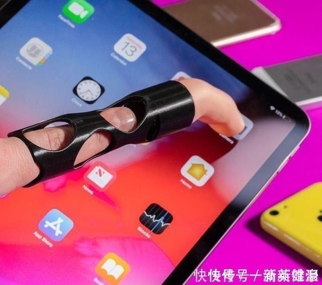 手指$美国沙雕设计师,专门设计毫无用处的产品,用实力在搞笑