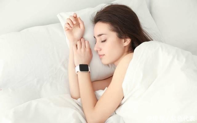 行为|诱发失眠的4个行为，睡前要少做，占得越多，失眠的情况越严重