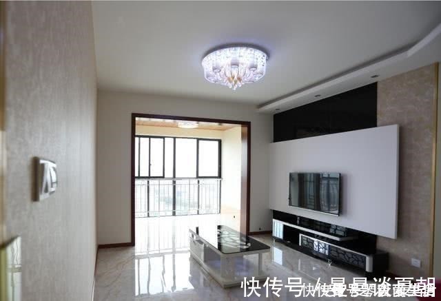 老公|老公硬把阳台改造成卧室,亲戚骂他脑子进水,完工后都夸他机智