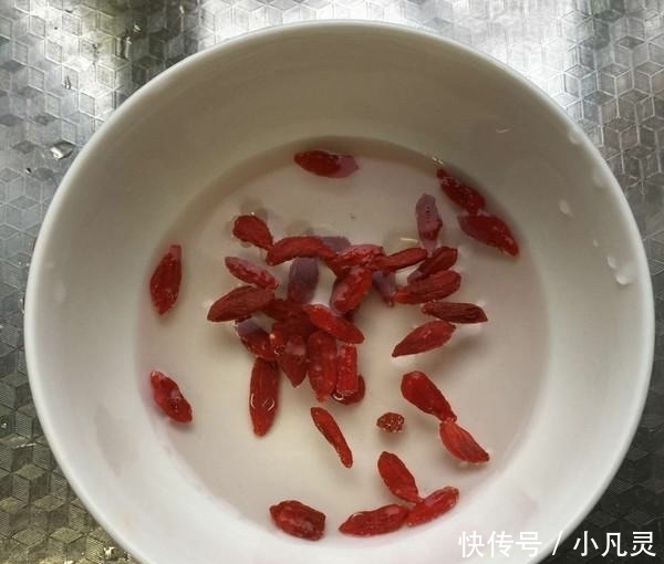 “天然雌性激素”被发现,妈妈常吃48看起来像25,女人味十足