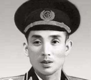 丢下|他被称“全能将军”，长征时为了不丢下他，一个排轮流抬了他六天