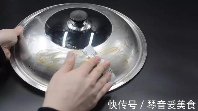 厨房|用完的牙膏管别扔掉,放在厨房一年能省不少钱,邻居见了纷纷学