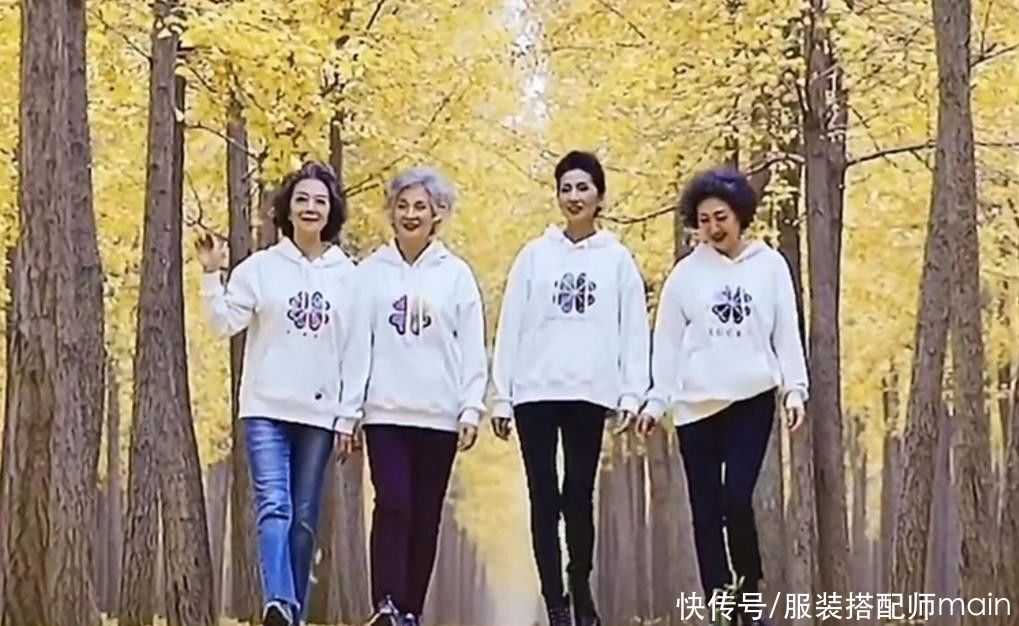 时尚|时尚奶奶走T台比模特还出彩,身材纤细高挑,日常穿衣优雅时髦