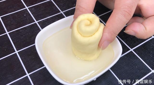 电饭锅版蜂蜜小面包,不放一滴水蓬松暄软,我们全家人都爱吃