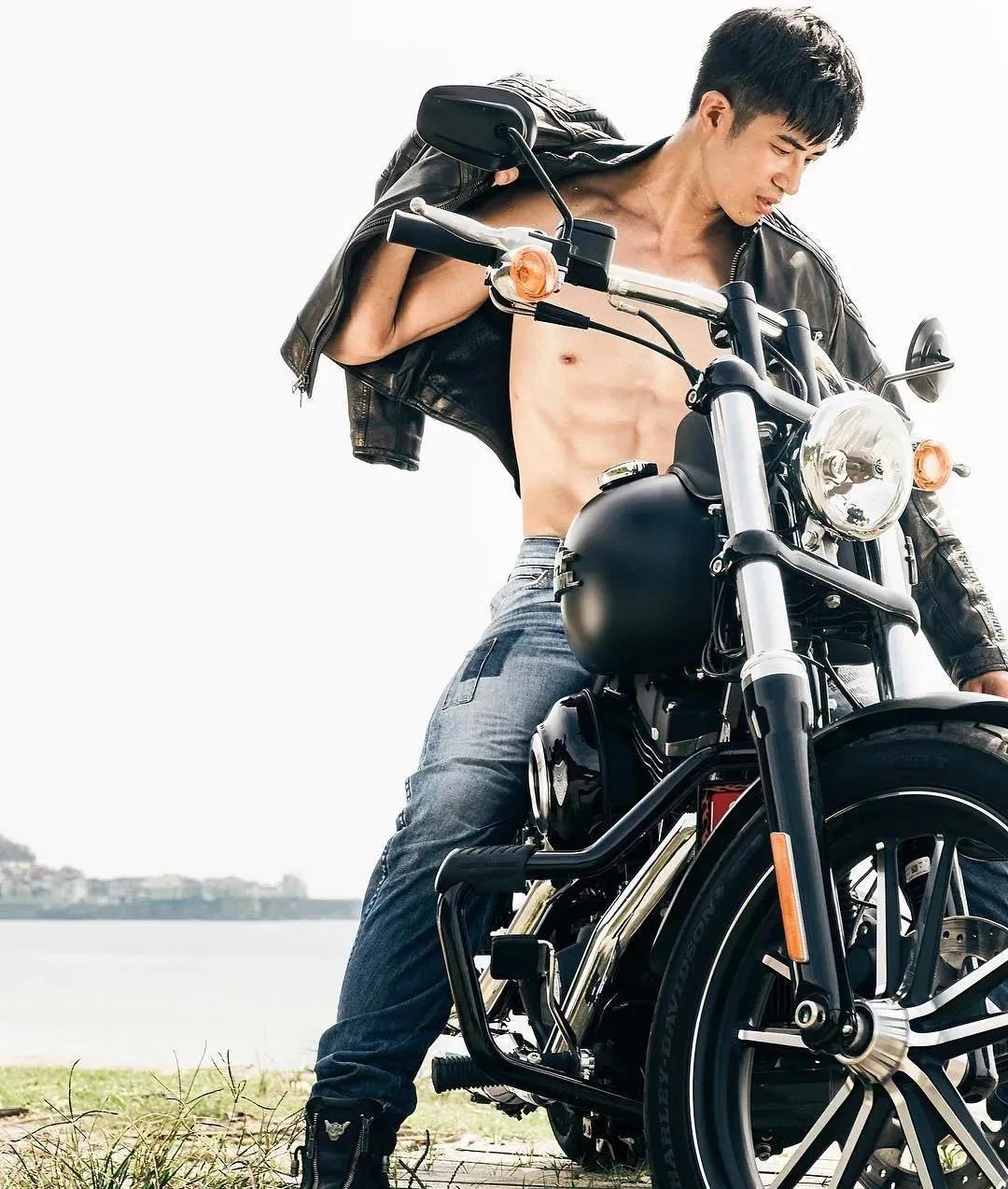 台湾|29岁台湾模特, 身高85公斤, 腹肌嘎嘣脆, 这身材谁能顶得住