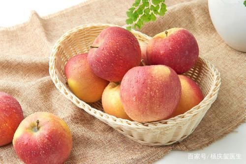 打蜡|你在早上还是晚上吃苹果?营养师:让我来告诉你在什么时间吃好