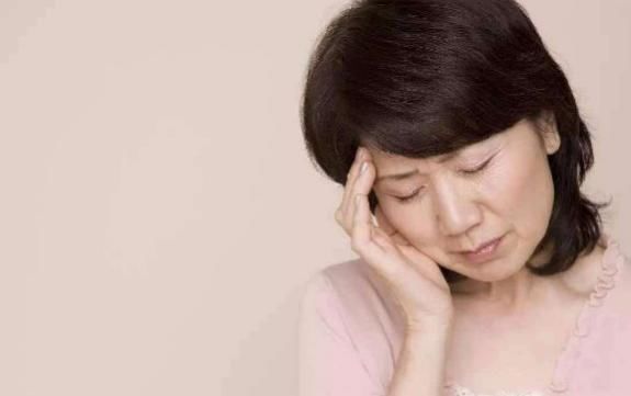 绝经期|女性绝经前后，常常要经过3个“考验”，最好提前调理！