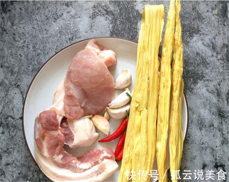 五花肉和它搭配，酥香柔嫩，下饭一盘都不够！