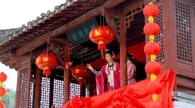  雄兵|才女出一上联征婚，“一杆银枪能挡雄兵百万”，乞丐巧妙对出下联