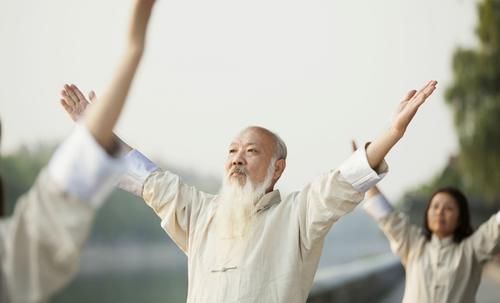 医生|人到底活到多少岁，才算长寿？医生坦言：或这个岁数“刚刚好”！