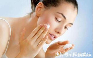 毛巾 女人不管奔几,洗脸后要懂得“3不要”,不然再贵护肤品也白用