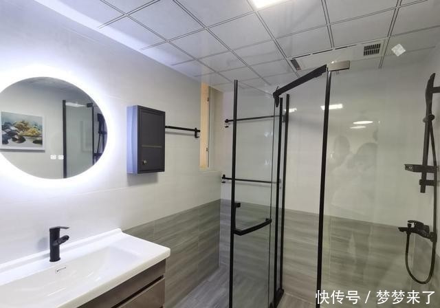 卡座|看她家极简装修,全屋舍弃吊顶,电视墙不做造型,还没家具很漂亮