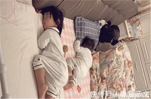 亲子关系|一家四口睡觉的照片火了,网友笑翻:父母是真爱,孩子是意外