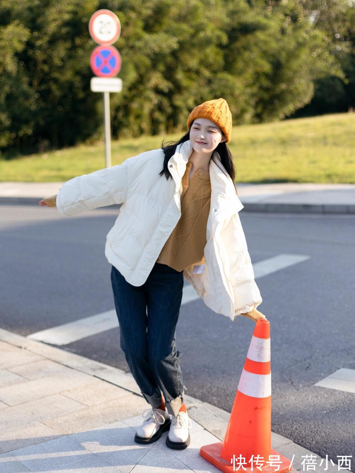 时髦 时髦的女人,衣橱里一定有“羽绒服”,搭配牛仔裤、半身裙很洋气