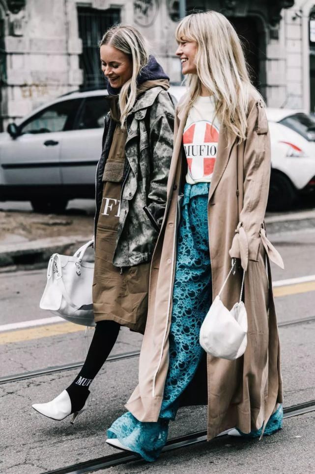 风衣+卫衣=初春最火混搭套路，时髦炸了！