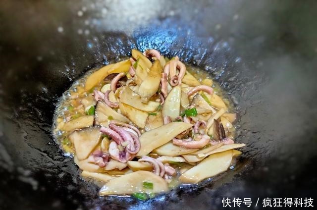  最近，我家迷上这道菜，8元炒一大盘全家人吃开心，味真鲜