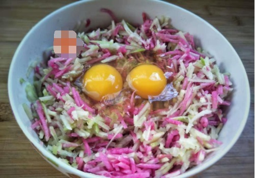 我家隔几天就做这个吃,一次做一大盆,随吃随取,太香了