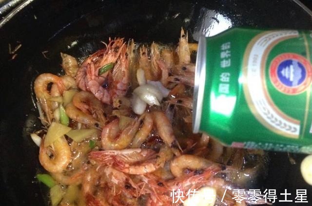 红烧大虾|红烧大虾时，记住“1撒2炸”，保证虾肉的脆度和鲜度，好吃不腻！