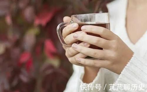 子宫颈癌|27岁女子，经血不断，查出宫颈癌，病床上痛哭：是我的报应