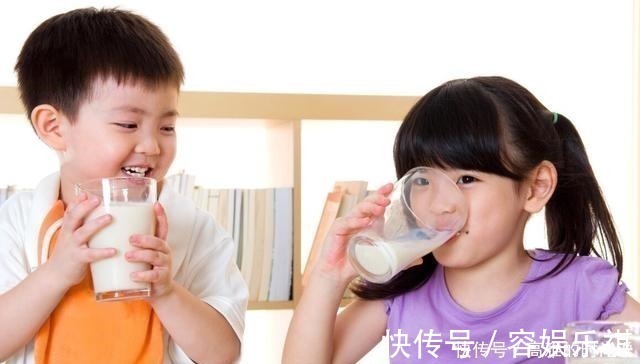 母乳喂养|“天天喝牛奶”的孩子和“从不喝牛奶”的孩子,3大差距很明显