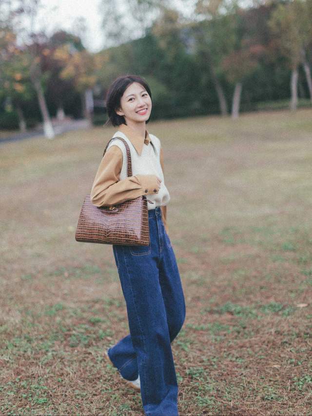 针织衫|梨形身材和微胖女孩最关心的搭配来了,针织衫配半身裙,显瘦显高