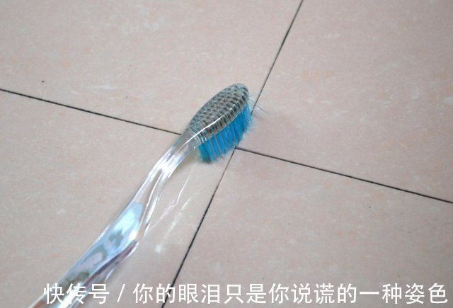 缝隙|地砖缝变黑怎么清洁,三种方法防止地砖缝变黑,日常地砖清洁保养