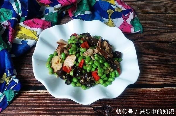 它的含铁量是菠菜的20倍,常吃眼睛变的更明亮,补血气色更好!