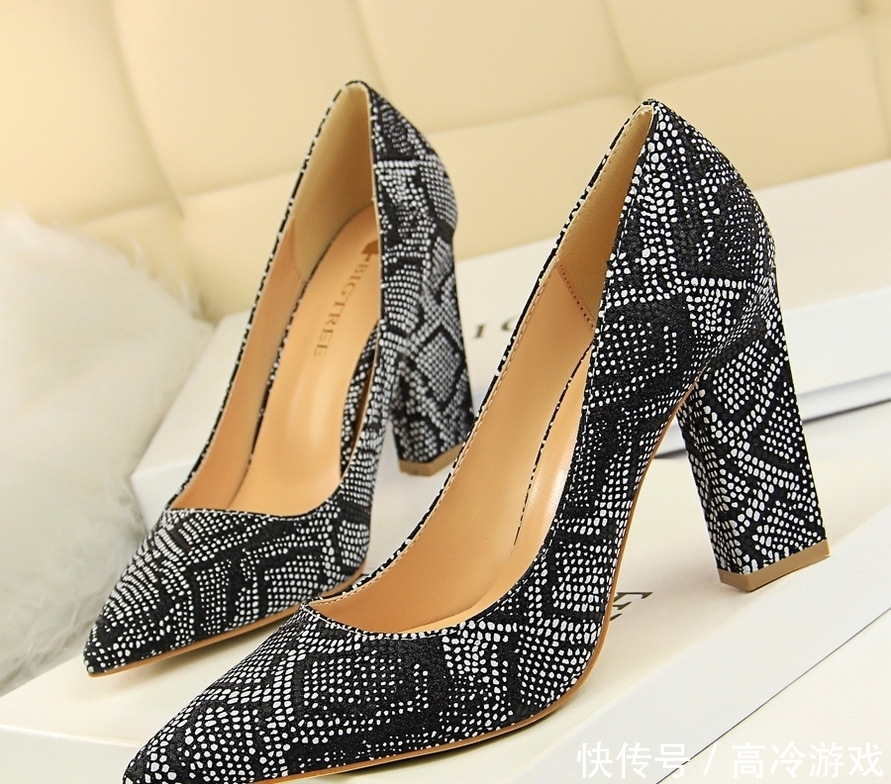 身材|女人身材丰满,就要穿这种高跟鞋,性感妩媚,显高显瘦,贼美