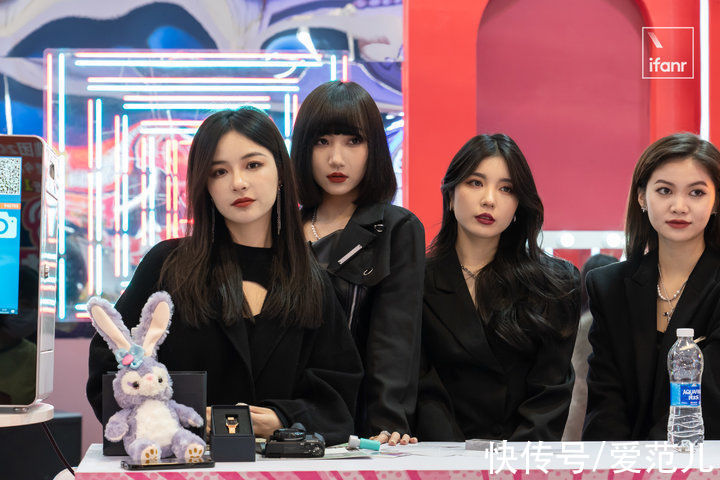 专注社交，微博是红人们的一张「名片」