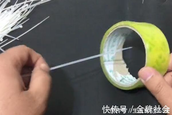 胶带|透明胶带上绑一根扎线带，好多人不知道有啥用，但用过的人都夸好