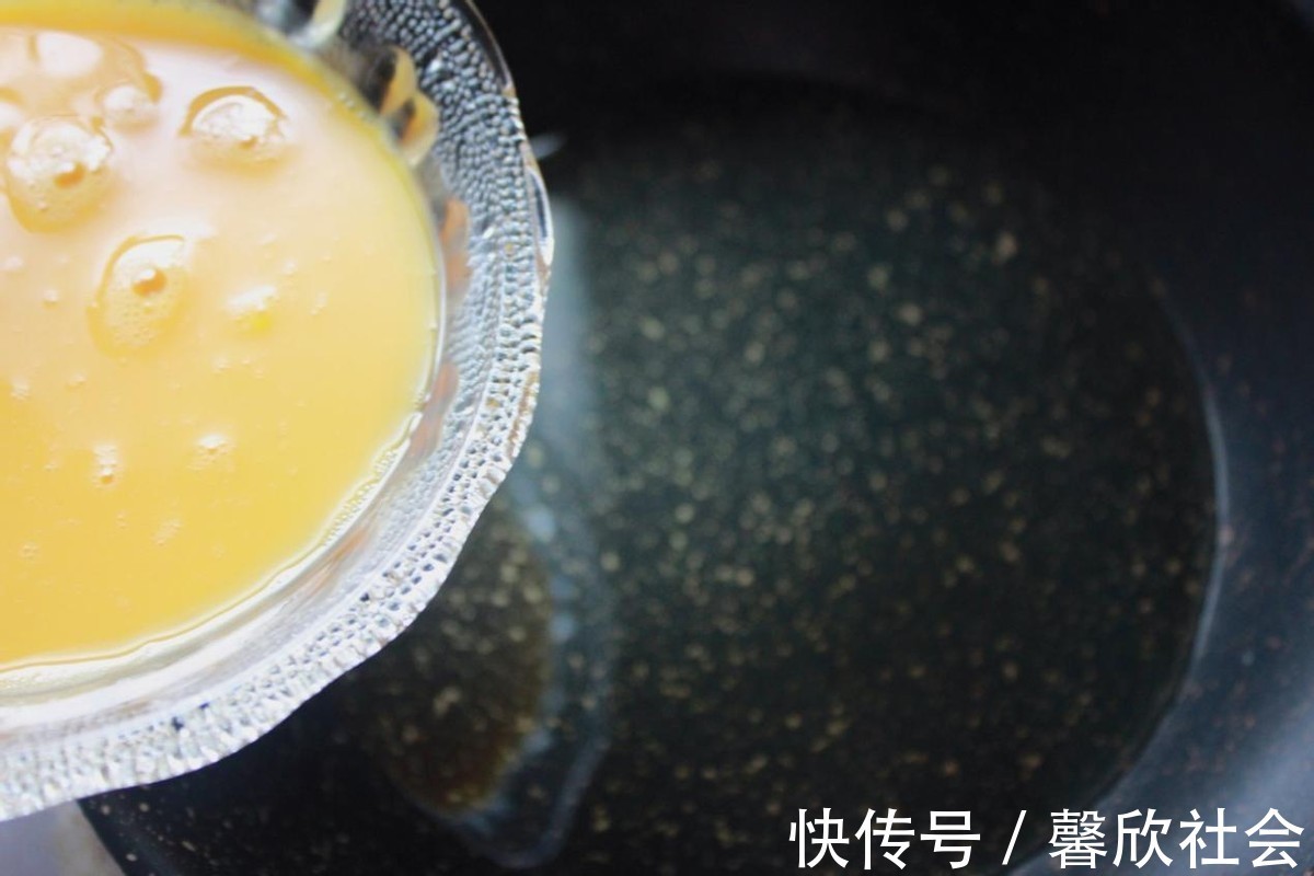 大人|番茄炒蛋时加入虾仁，味道更鲜美，营养更丰富，大人孩子都爱吃