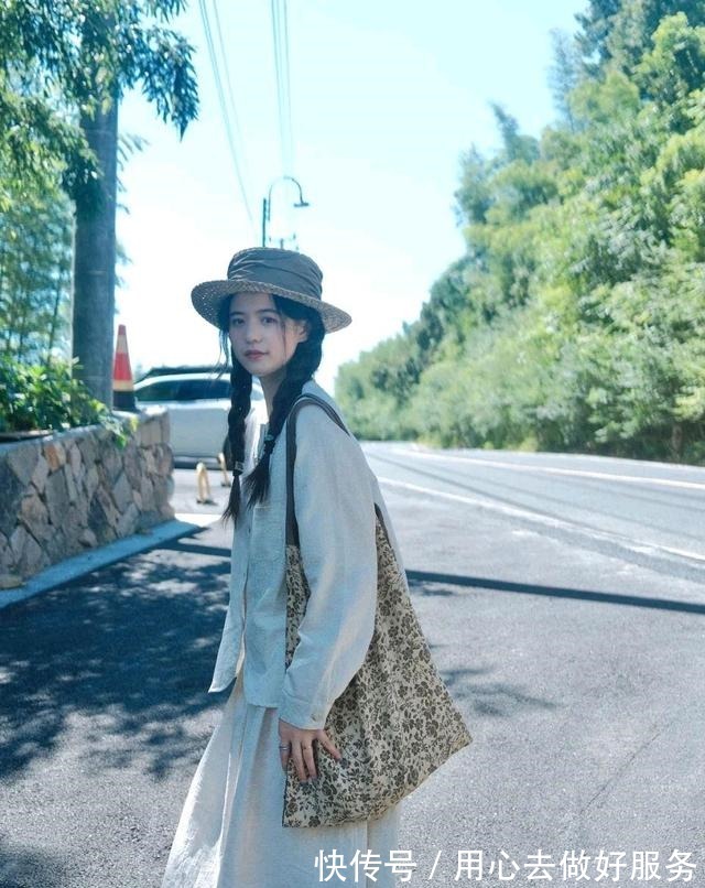 元气 只要穿对了,简简单单的穿搭风格也很耐看,元气满满!