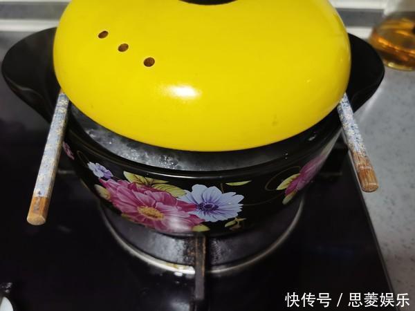 海带不要再炒了!隔壁大妈每次这么做一大盆,全家老少都抢着吃