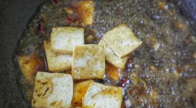 豆腐片|自制酱香豆腐,做法简单,热吃两吃都美味,每次做成吃个“精光”