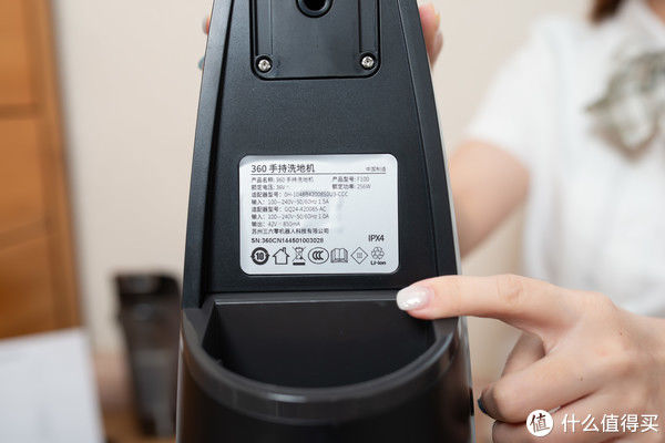 自从有了它,家里的地板每天都洁净如新!360 F100手持洗地机使用心得