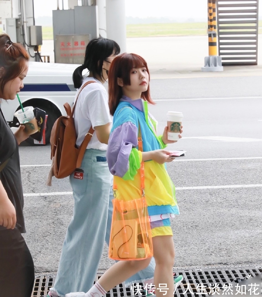 小巧 赖美云又穿彩虹装,“公主切”发型抢镜,圆脸姑娘别学她!