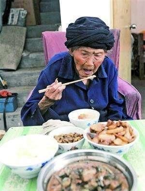 长寿村老人总结能长寿的人,都坚持“6多”越早做到,阳气越足